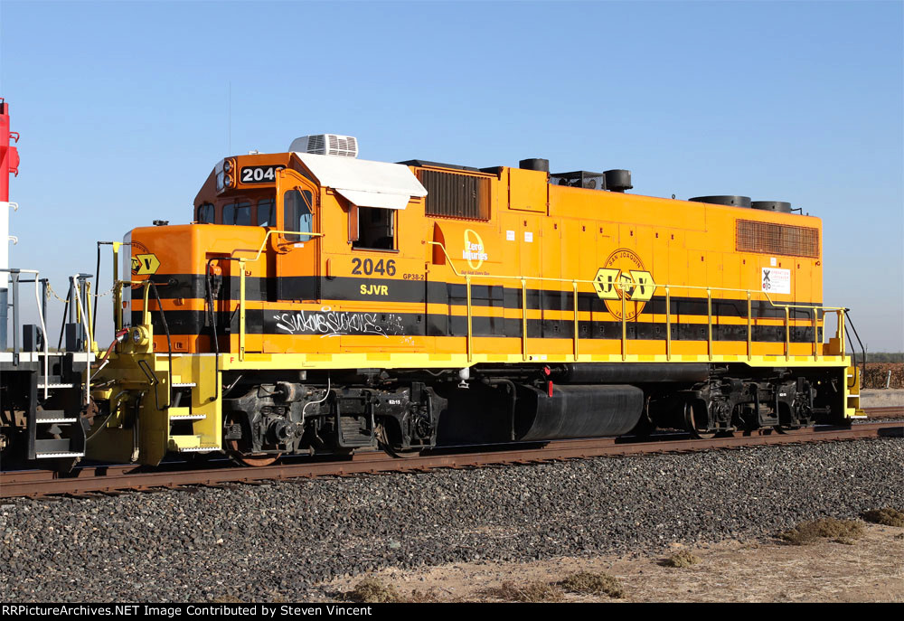 San Joaquin Valley GP38-2 #2046